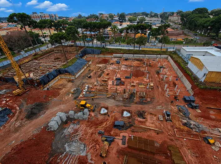Vista aérea do canteiro — julho de 2026